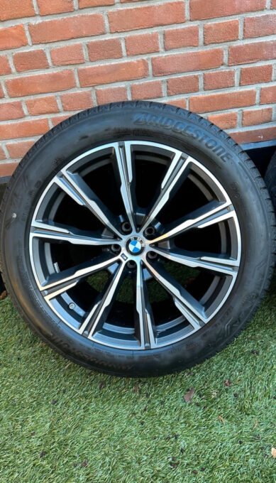 jantes et pneus d'origine pour x5 g05 et x6 g06. jantes et pneus d'origine pour x5 g05 et x6 g06.