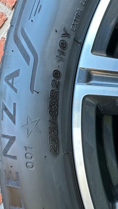 jantes et pneus d'origine pour x5 g05 et x6 g06. jantes et pneus d'origine pour x5 g05 et x6 g06.