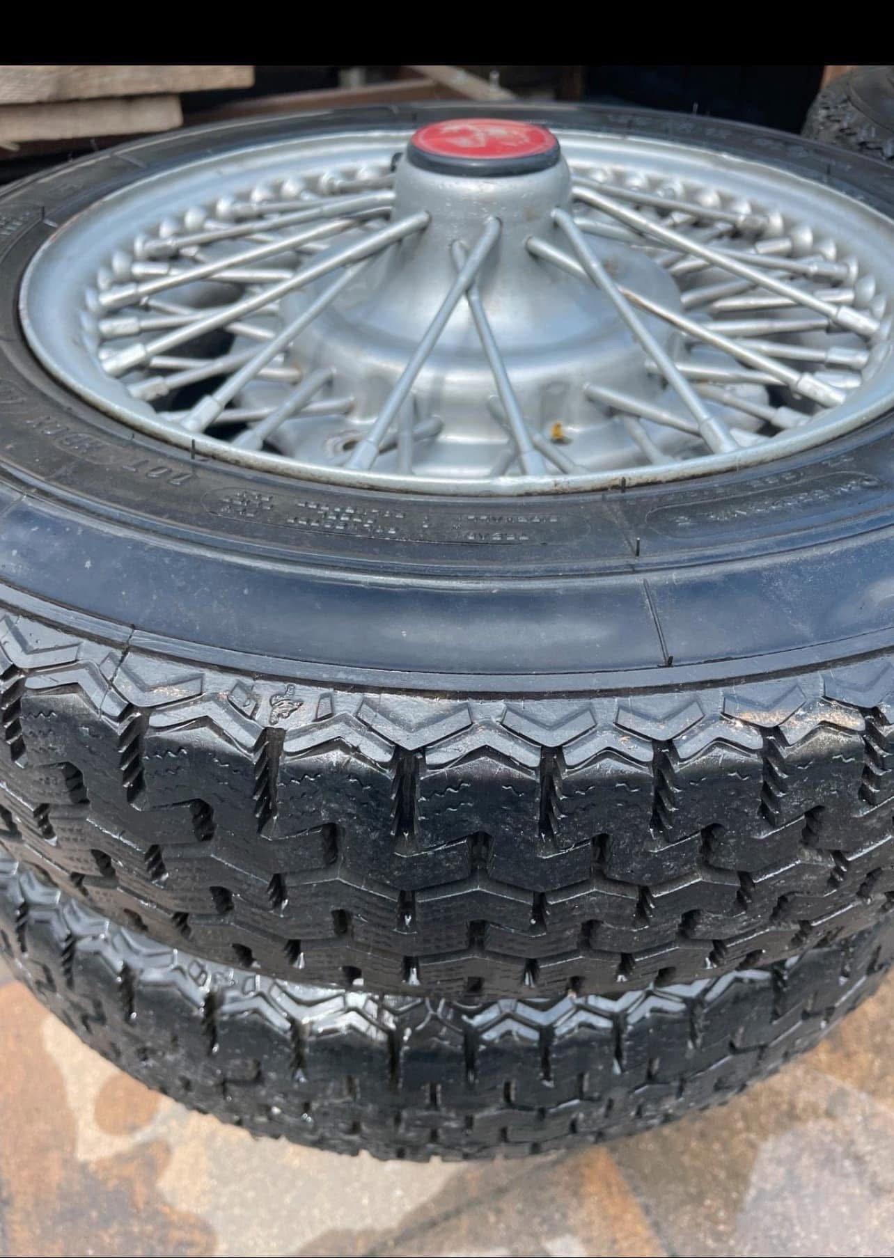 fiat 500/bianchina/126 voiture vintage jantes alliage borrani pneus rareté fiat 500/bianchina/126 voiture vintage jantes alliage borrani pneus rareté